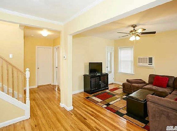 4th image of 1911 Stewart Ave