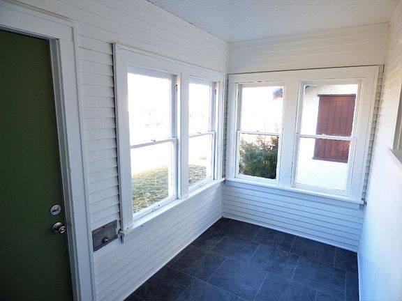 2nd image of 5605 44th Ave S