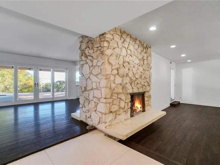 16922 Oak View Dr — Photo 6