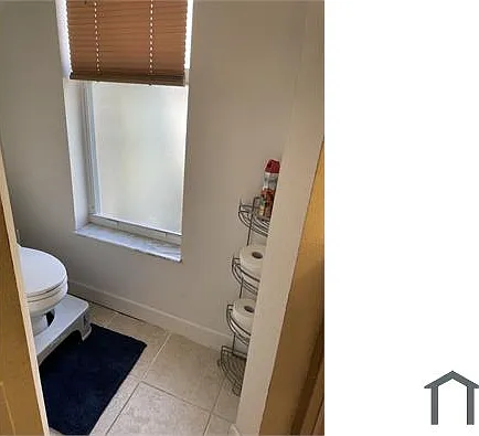 562 SE Walters Ter — Photo 3