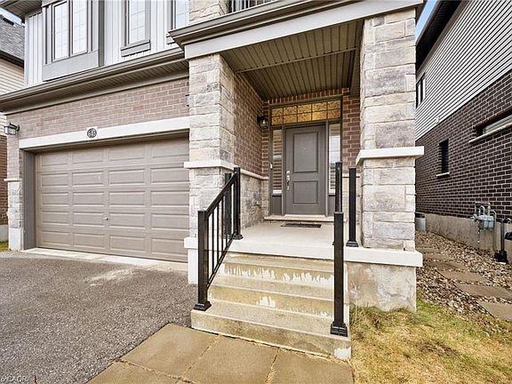 4th image of 643 Wild Rye St