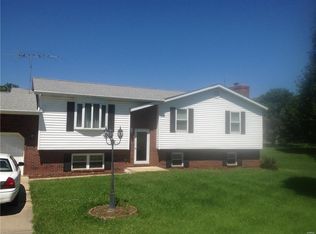 7208 Westwind Dr, Godfrey, IL 62035