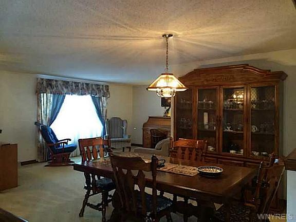 3rd image of 117 Woodgate Dr