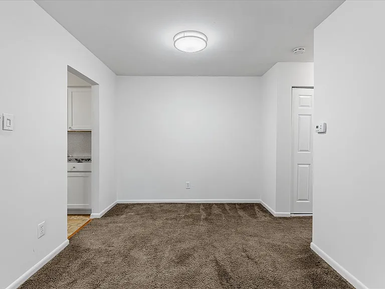 703 Camelback Ct — Photo 12