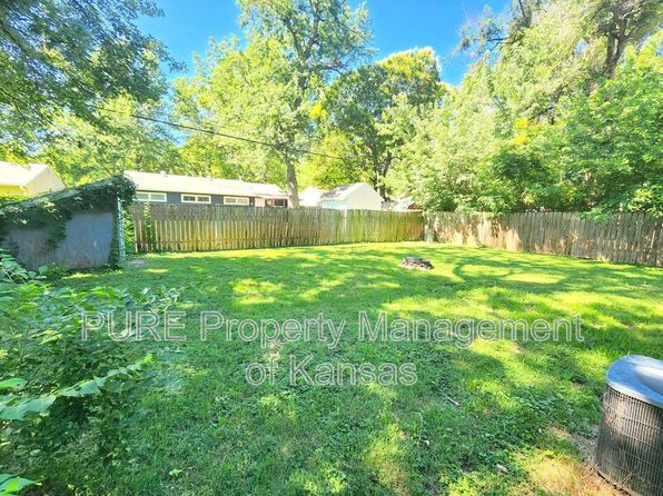 1517 SW 24th St, Topeka, KS 66611