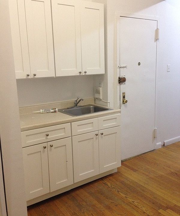 1st image of 221 E 10th St APT 8