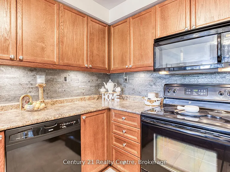 45 Hatch St E — Photo 13