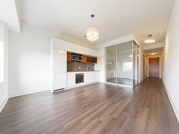 5th image of 111 Saint Clair Ave W #1023