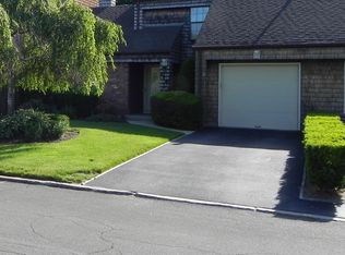 146 Baywoods Ln, Bay Shore, NY 11706