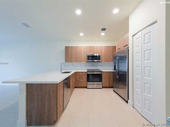 3rd image of 10399 NW 89th Ter