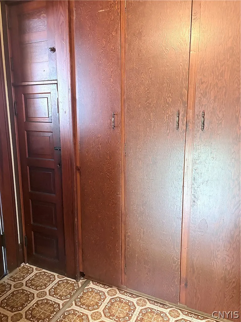 3 bed, 1.0 bath, 1352 sqft, $1,600 — Photo 4
