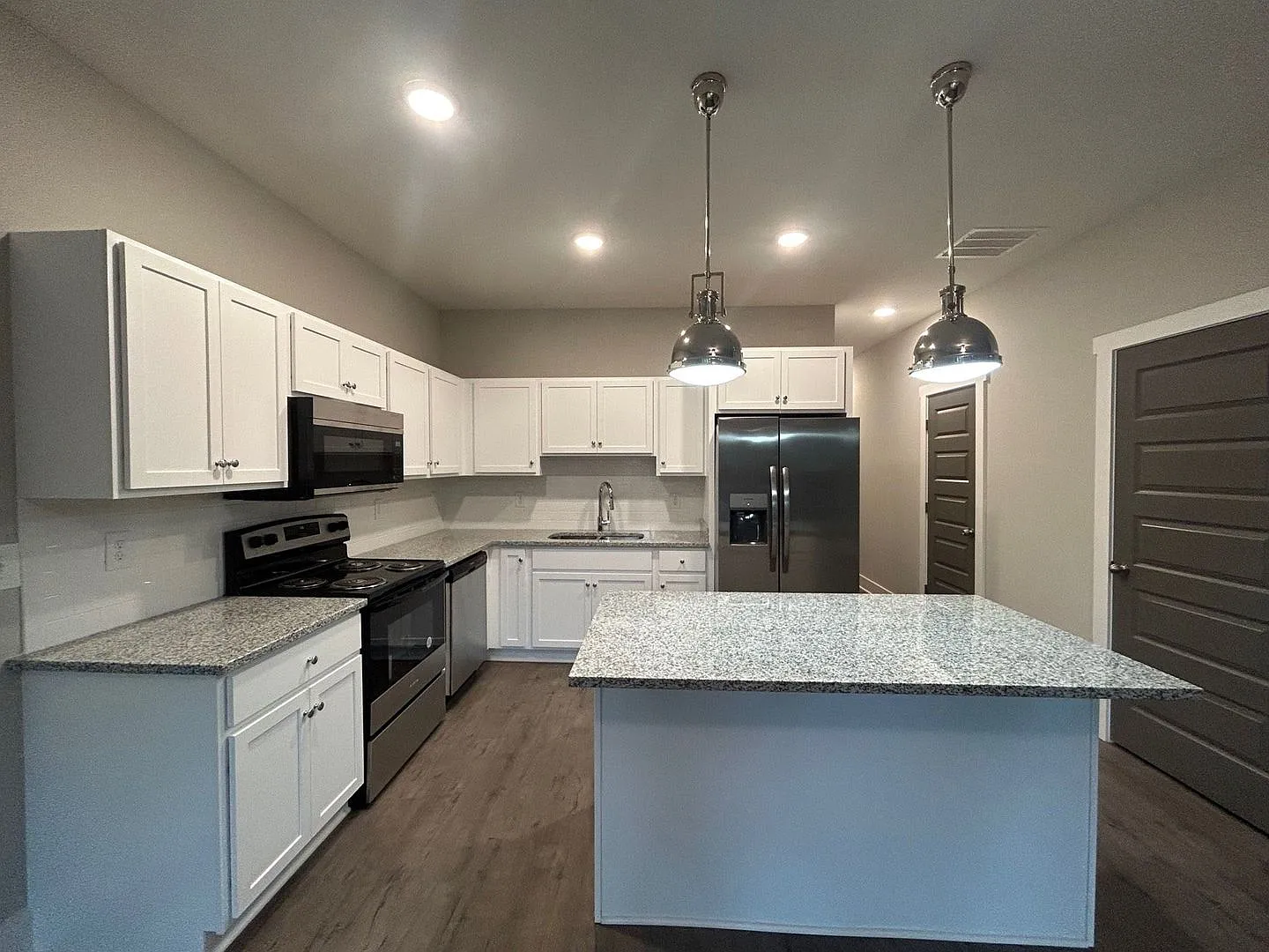Pre-Leasing For August 5th 2027! — Photo 4