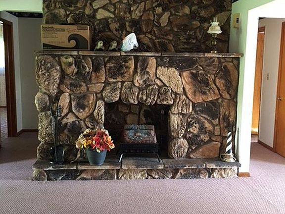 4th image of 67 Patricia Ct