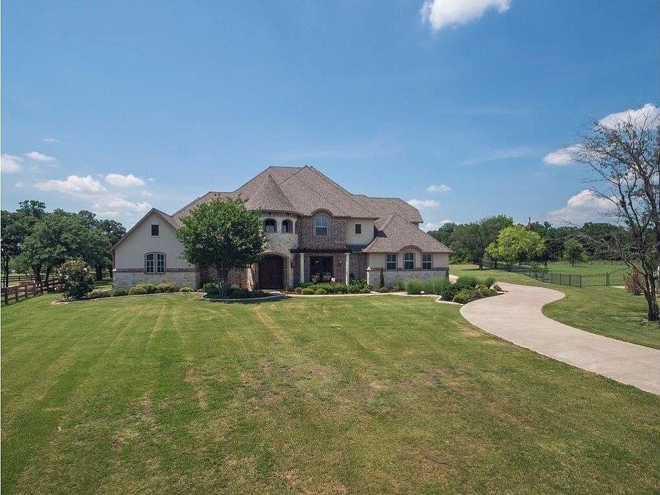 1st image of 301 Tuscany Ln