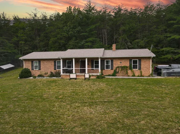 2801 Flatwoods Rd, Elliston, VA 24087