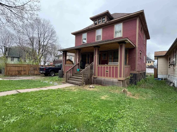 306 7th St S, Duluth, MN 55792