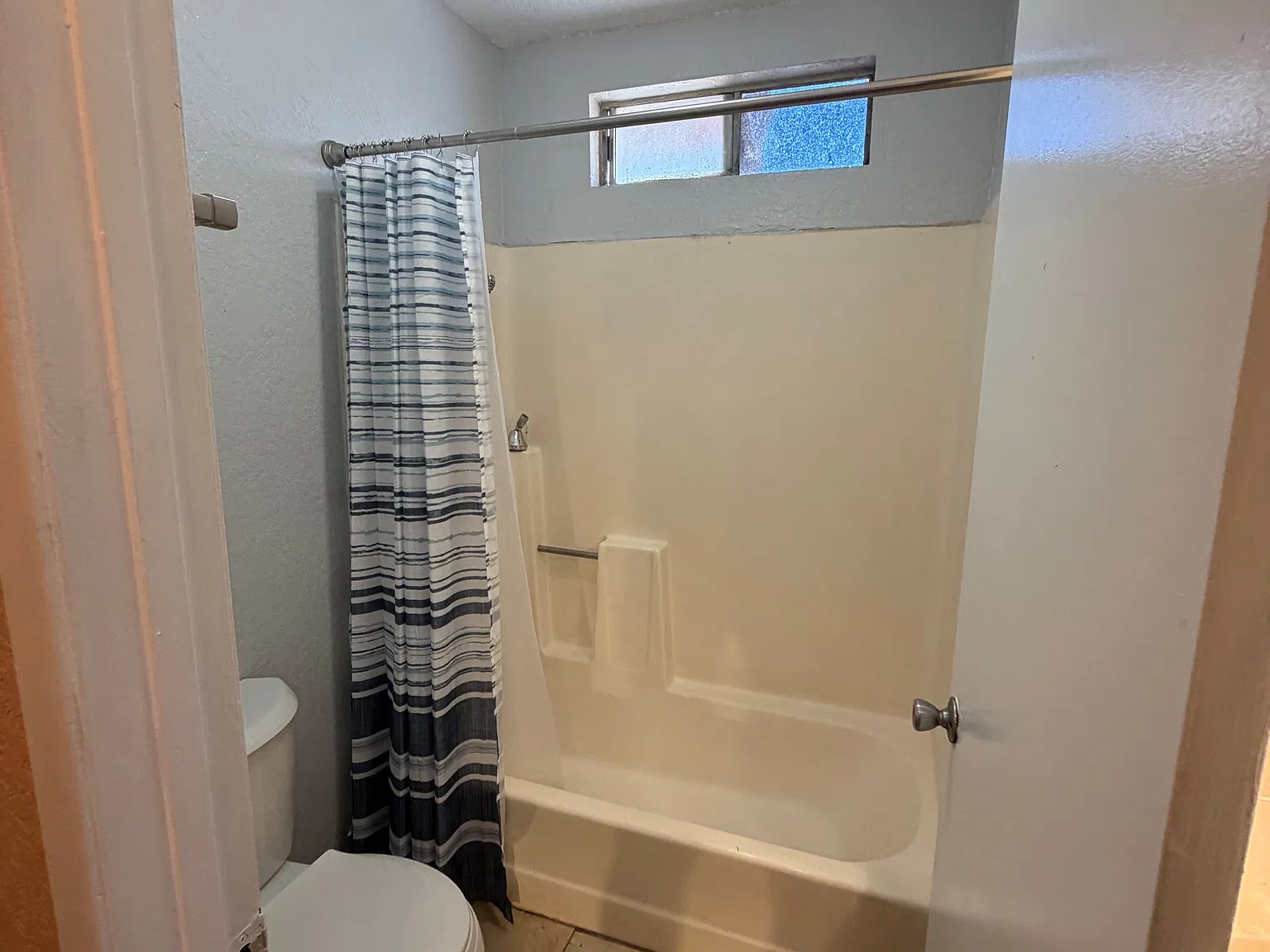 3 bed, 2.5 bath, 1100 sqft, $4,000 — Photo 3
