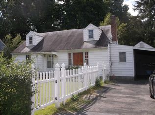 54 Horseshoe Dr, Hyde Park, NY 12538