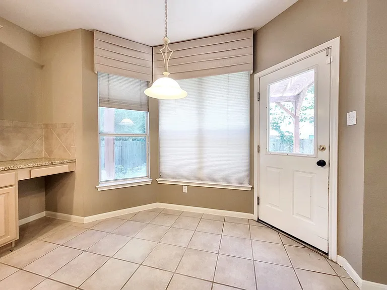 1617 Sunterro — Photo 16