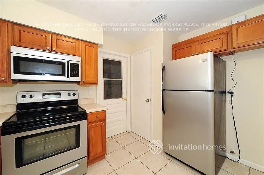607 Briarcliff Dr Valrico, FL 33594 — Photo 4