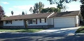 1126 Manor Dr photo 1