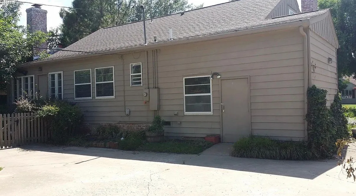 3 bed, 2.0 bath, $2,175 — Photo 2