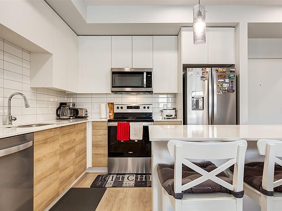 2nd image of 4830 Cedar Ridge Pl #310