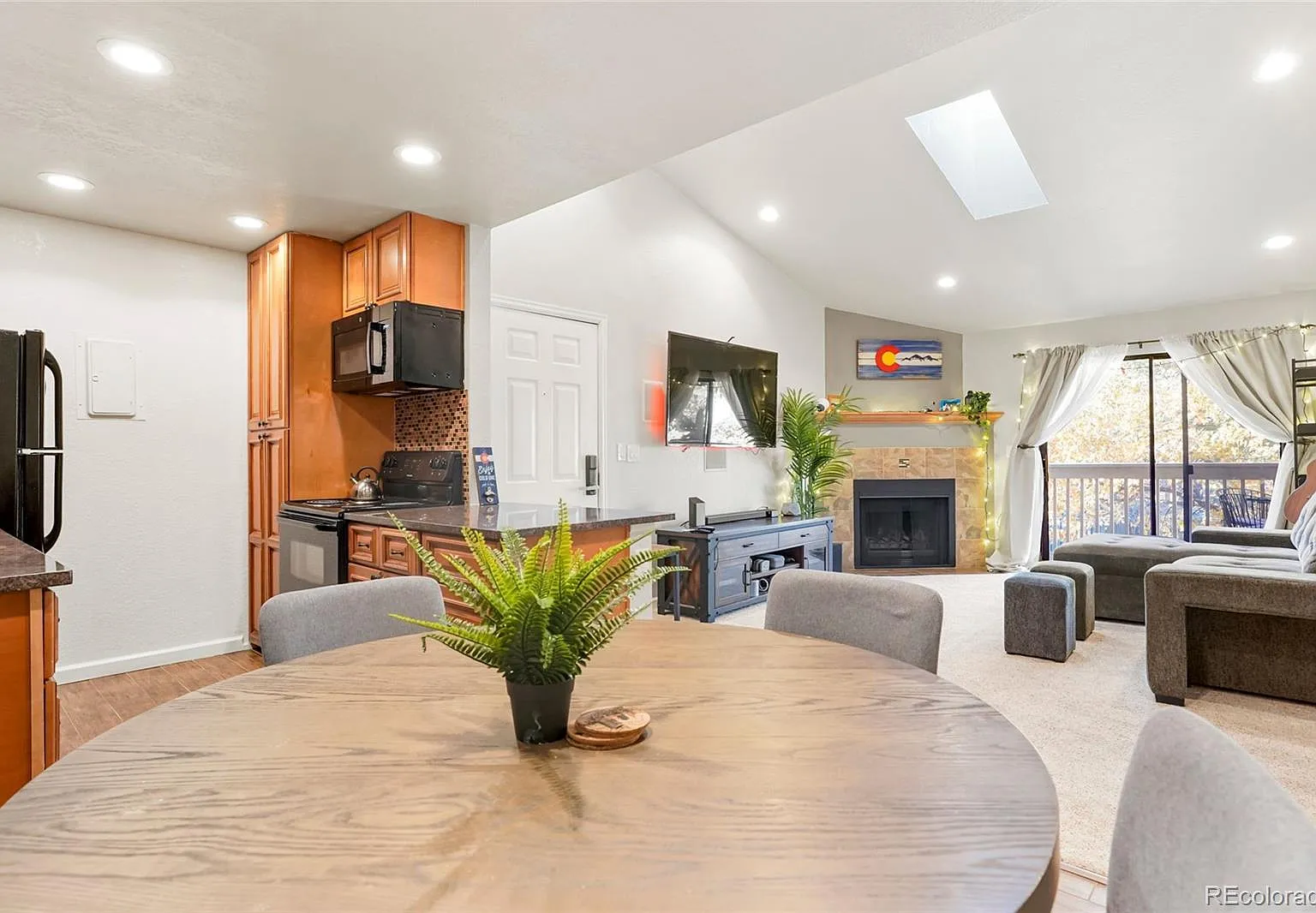 1 bed, 1.0 bath, 765 sqft, $2,200 — Photo 3