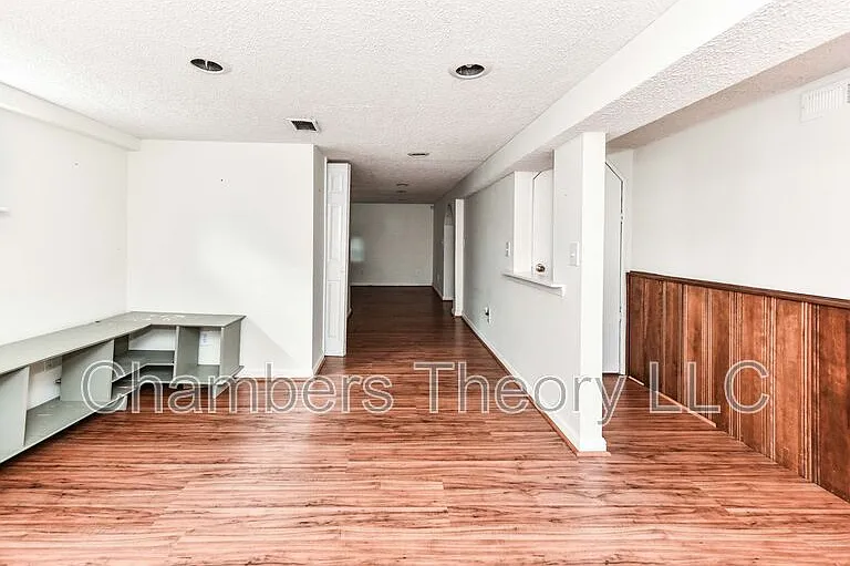 419 S Barton St — Photo 15