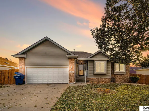105 S Fall Creek Rd, Papillion, NE 68133