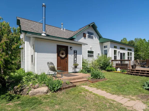 130 Taylor Rd, Gwinn, MI 49841