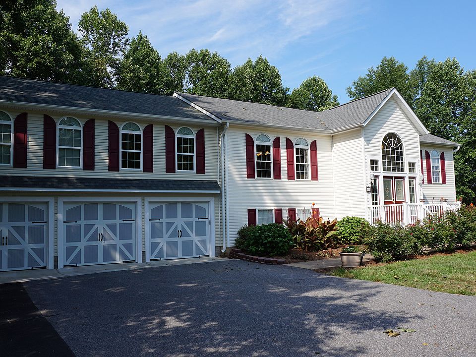 1st image of 40 Knotsanchor Ln