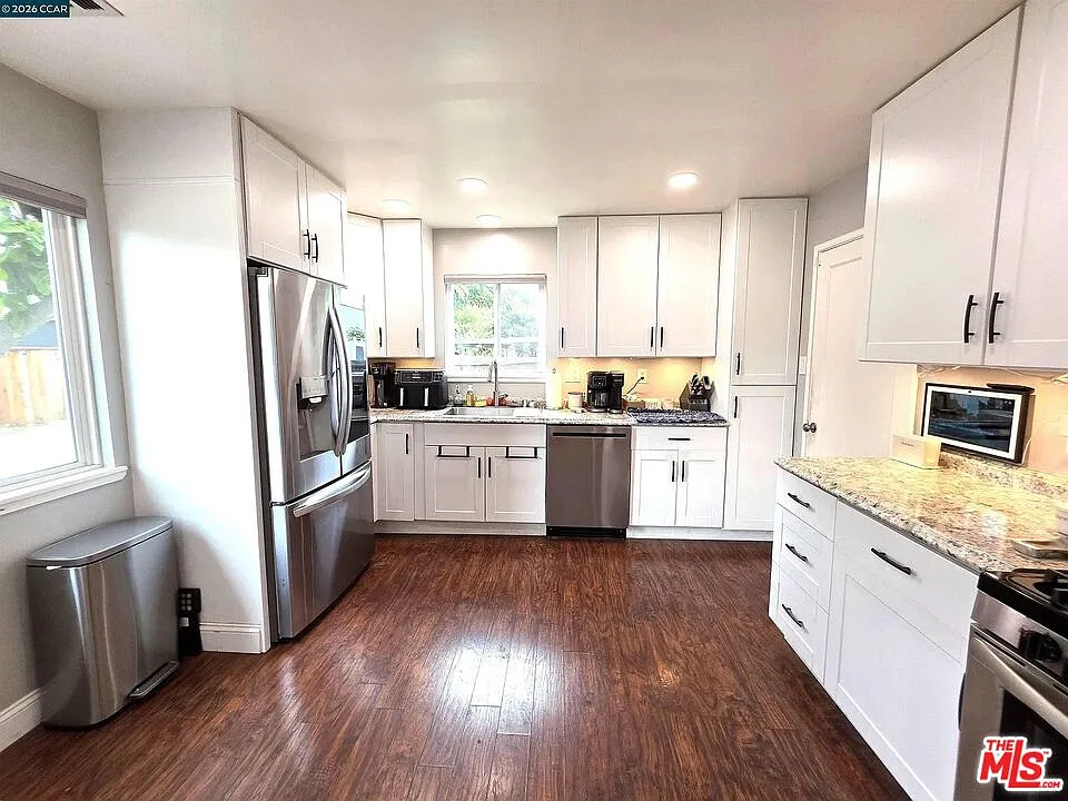 4 bed, 2.0 bath, 1480 sqft, $3,650 — Photo 2