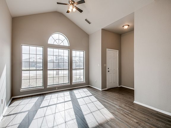 3rd image of 610 Lonestar Park Ln