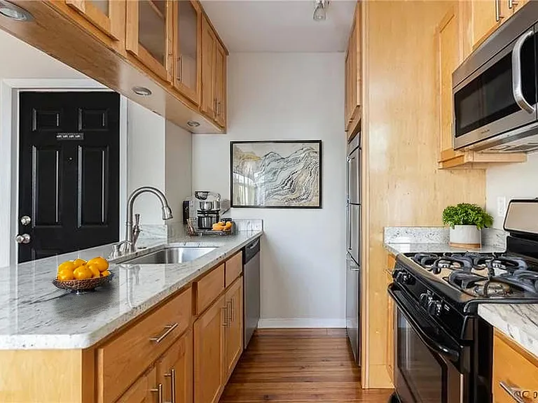 103 S Rowland St #B — Photo 4
