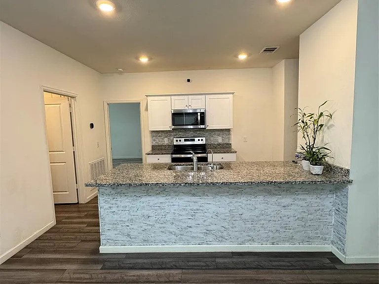 1061 Long Bay Ct — Photo 5