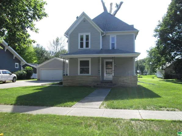 213 N Main St, Paullina, IA 51046