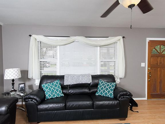 4th image of 241 Twin Oak Dr