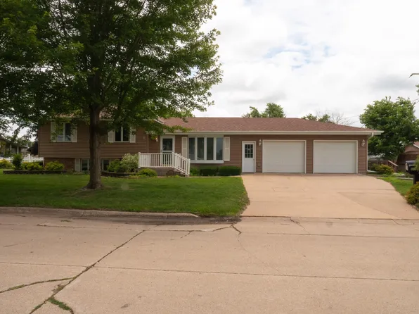 1104 21st Ave, Charles City, IA 50616