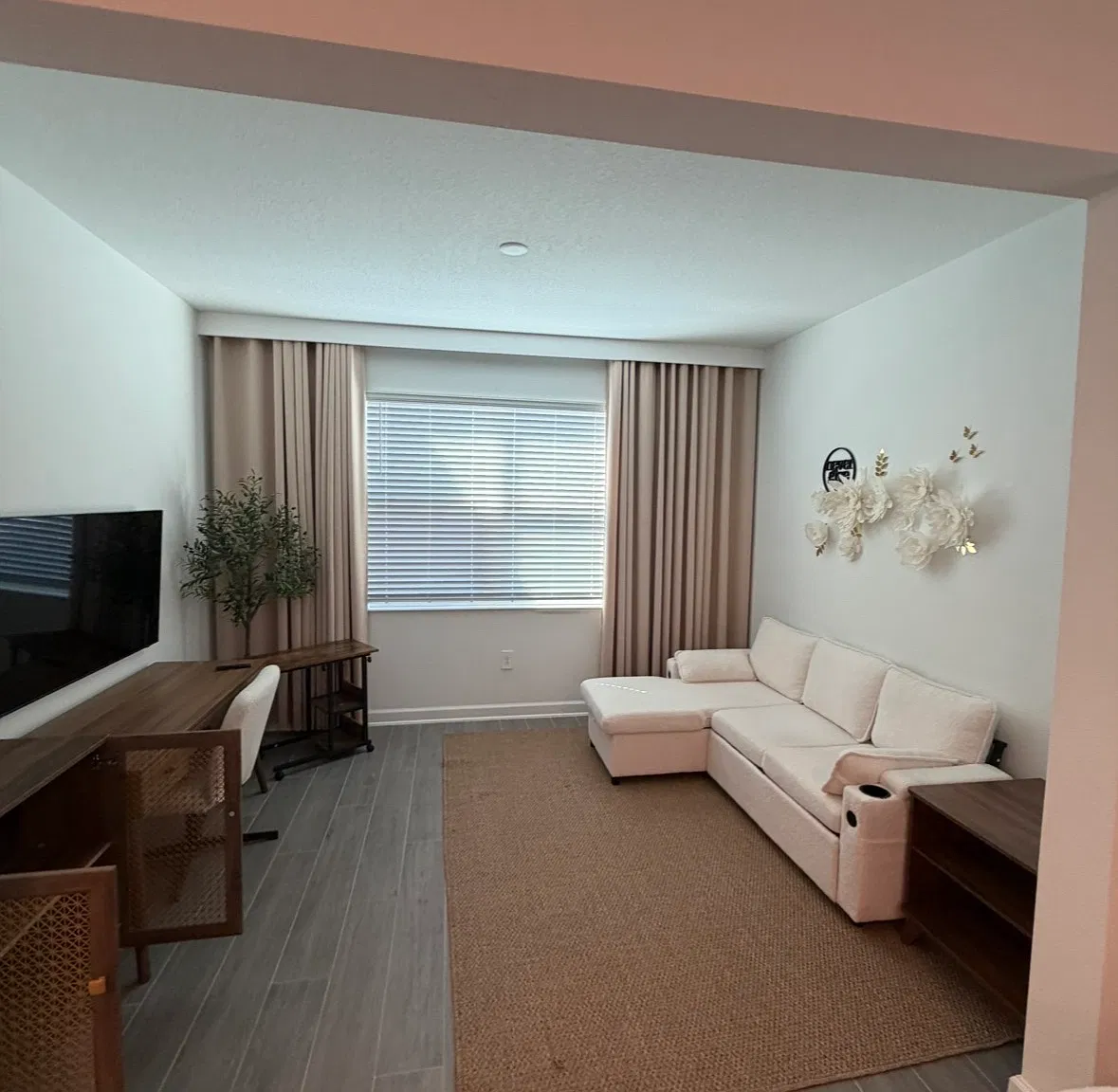 3 bed, 1982 sqft, $3,200 — Photo 3