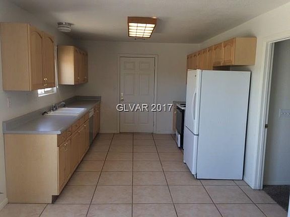 5th image of 1030 Marne Ct APT B