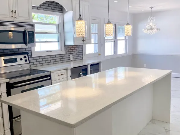 418 S Marginal Rd, Jericho, NY 11753