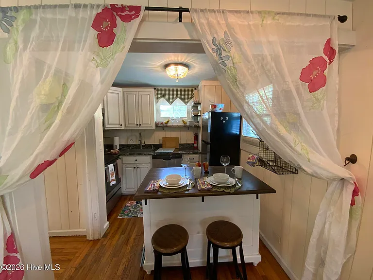 837 Main St #B — Photo 10