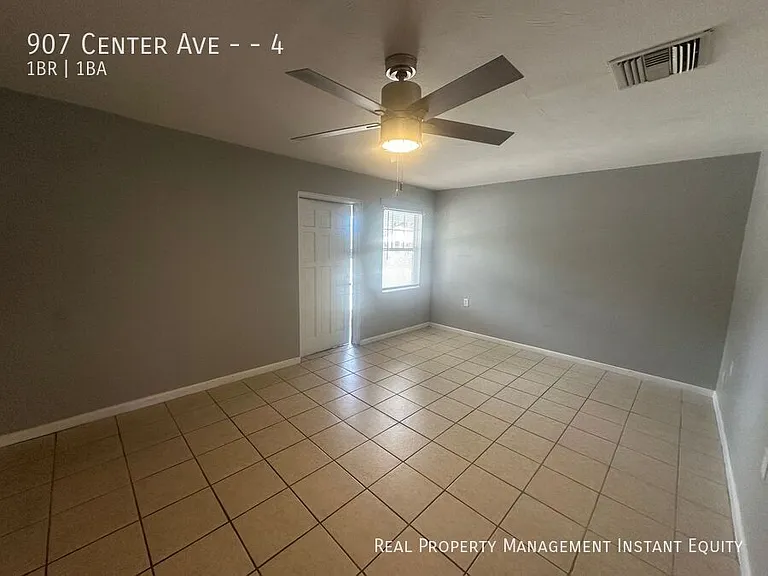907 Center Ave #4 — Photo 3