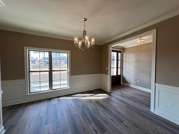 4th image of 7 M D Thompson Rd