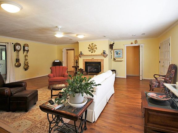 2nd image of 87 Woodwind Dr