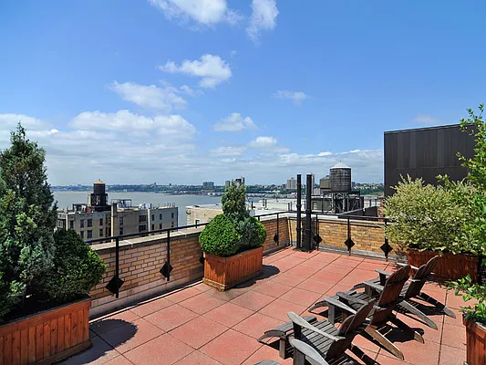 Sold by Sotheby's International Realty | media 35