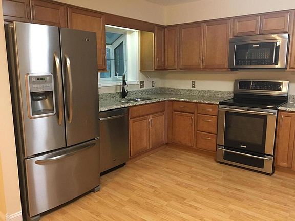 3rd image of 7513 Belfast Ln