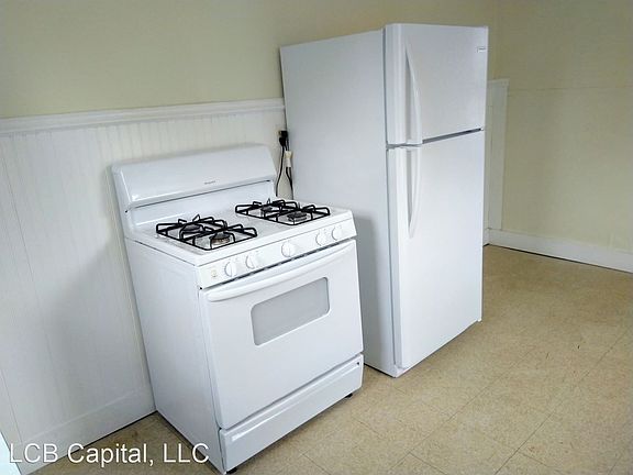 4th image of 1558 Elmwood Ave