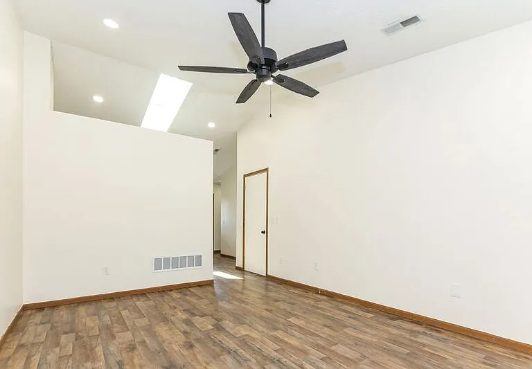 2193 Amarillo Ave — Photo 4